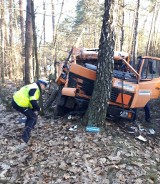 Ciężarówka z butlami z gazem wyleciała z drogi pod Rypinem