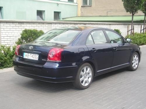 VW Passat kontra Toyota Avensis