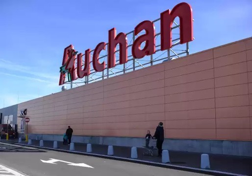 Auchan także z usługami pocztowymi - od kiedy sklepy będą czynne w niedziele?