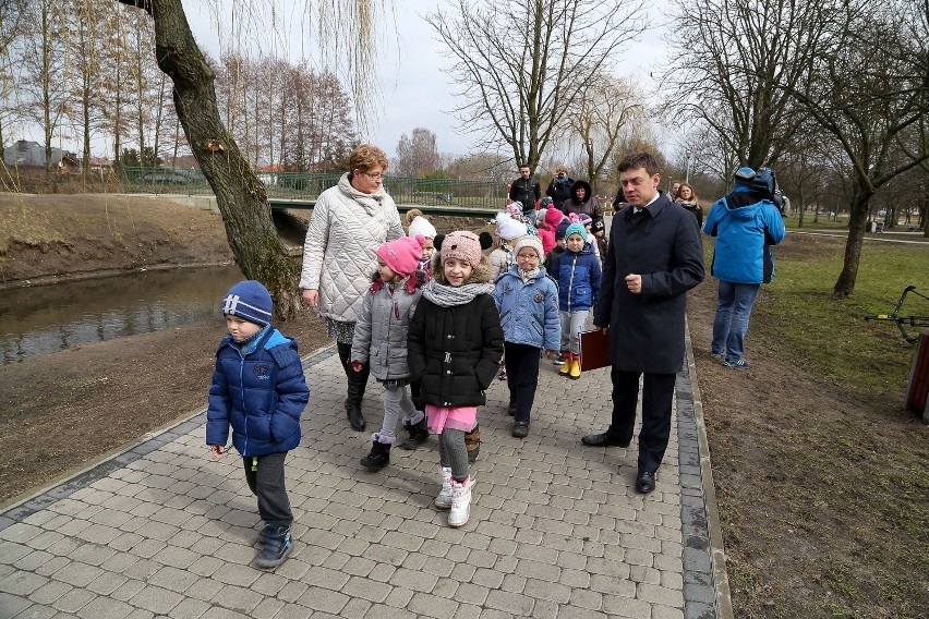 W parku Antoniuk w Białymstoku prezydent i przedszkolaki...