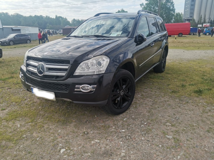 Mercedes GL z 2007 roku. Silnik 4,2 diesel o mocy 306 KM....