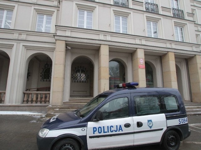 Dramatyczny finał wizyty w kieleckim Sądzie Okręgowym. 73-letni mężczyzna z powiatu staszowskiego, który miał występować jako świadek, zmarł w budynku sądu.