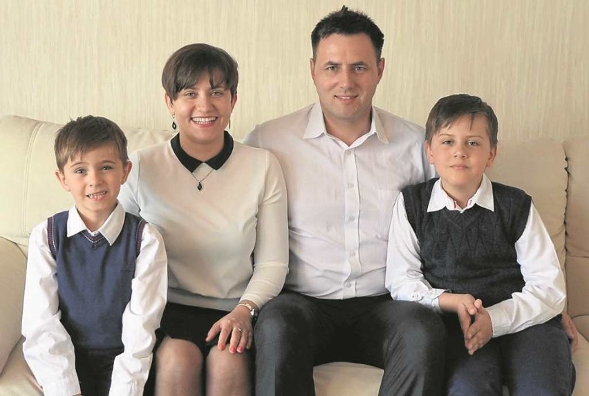 Ewelina i Rafał Młynarczykowie razem z synami niecierpliwie...
