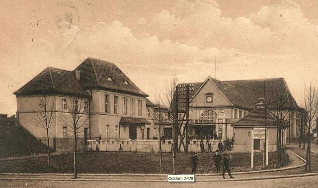 Główny budynek stacji postawiono w 1915 roku. Sześć lat później stał się miejscem bitwy.