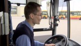 W autobusach MPK w Łodzi śpiewają ptaki. Kierowca puszcza pasażerom relaksacyjną muzykę [wideo]