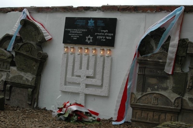 Cmentarz zydowski w Kraskowie kolo Kluczborka zostal...