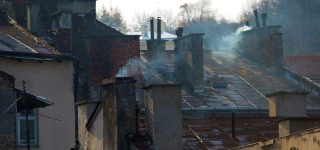 Cykliczne sprawdzanie przewodów kominowych jest szczególnie ważne w rozpoczętym właśnie sezonie grzewczym.