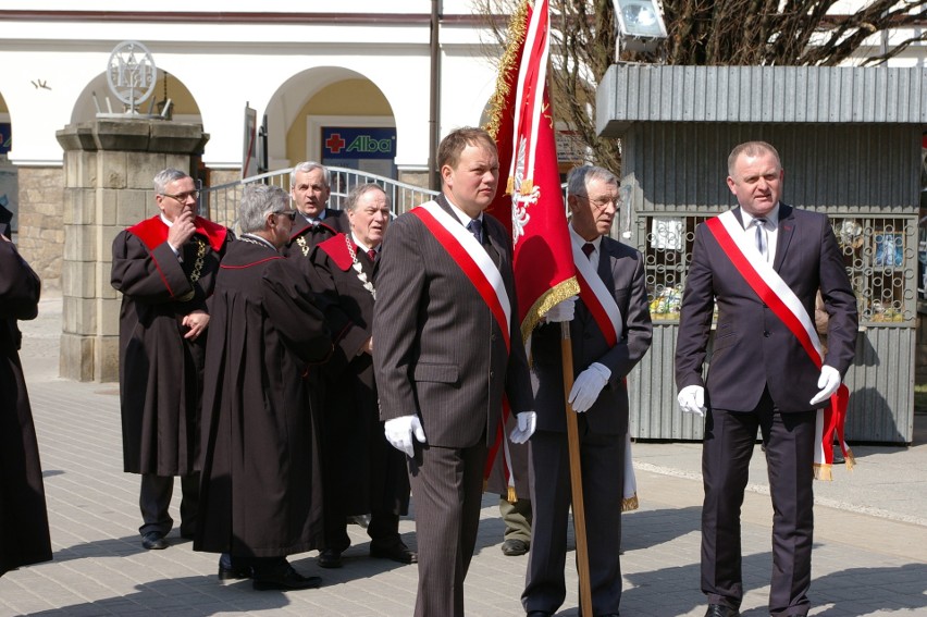 Gorlice. Cech Rzemiosł i Przedsiębiorczości ma nowy sztandar. Uroczyste poświęcenie w bazylice