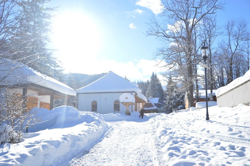 Zakopane. Piękna pogoda w Tatrach. Tłumy chcą wjechać na Kasprowy Wierch [ZDJĘCIA]