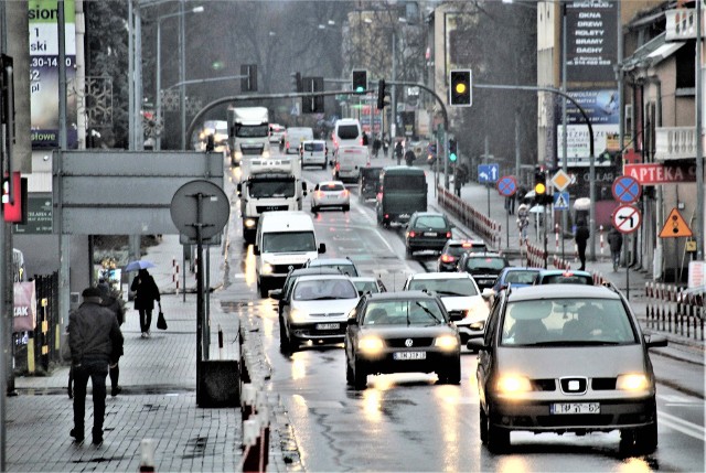 „Pod biało-czerwoną” - to hasło zbliżającego się pikniku. Na zdjęciu centrum Tomaszowa Lubelskiego