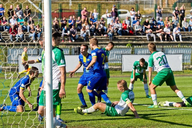 Izolator Boguchwała (biało-zielone stroje) zagra u siebie z Sokołem Kolbuszowa Dolna. Sanoczan czeka natomiast wyjazd do Dębicy