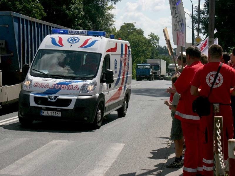 Ratownicy zablokowali krajową czwórke...