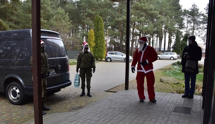 Terytorialsi odwiedzili placówki opiekuńcze w Radomiu i...