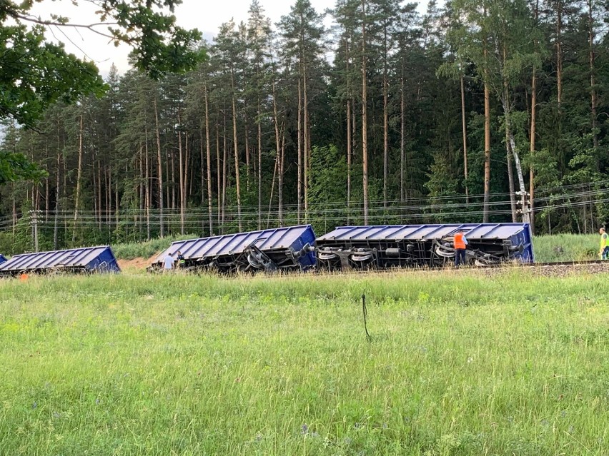 Strażacy pojawili się na miejscu. Ale do usunięcia taboru...