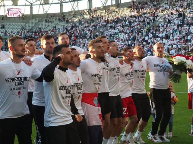 Koszulki z napisem Reprezentacja Łodzi piłkarze ŁKS założyli chwilę po zakończeniu zwycięskiego meczu z Odrą