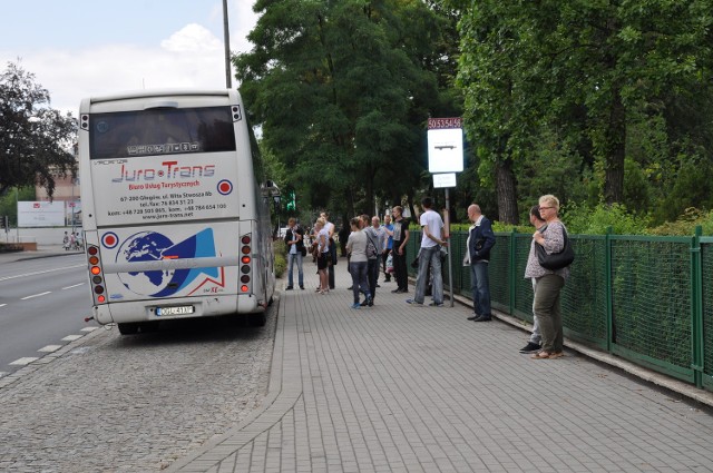 Codziennie z przystanku korzysta wielu pracowników KGHM