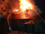 Pożar drewnianego kościoła w Mileszkach. Spłonął zabytkowy kościół [ZDJĘCIA, FILM]