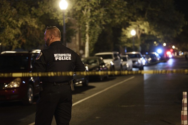Policja zabezpiecza miejsce strzelaniny w Waszyngtonie