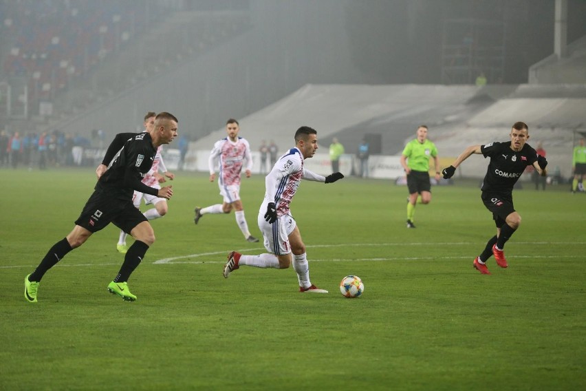 Lotto Ekstraklasa. Gorący mecz w Zabrzu. Wygrana Cracovii i trzykrotnie użyty VAR