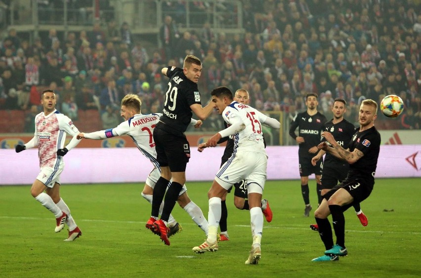 Lotto Ekstraklasa. Gorący mecz w Zabrzu. Wygrana Cracovii i trzykrotnie użyty VAR