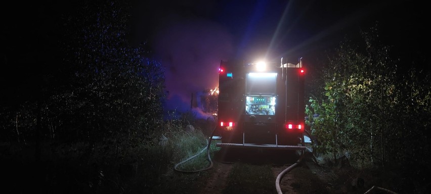 Sulin-Strumiłowo. Pięć zastępów strażaków gasiło pożar budynku gospodarczego