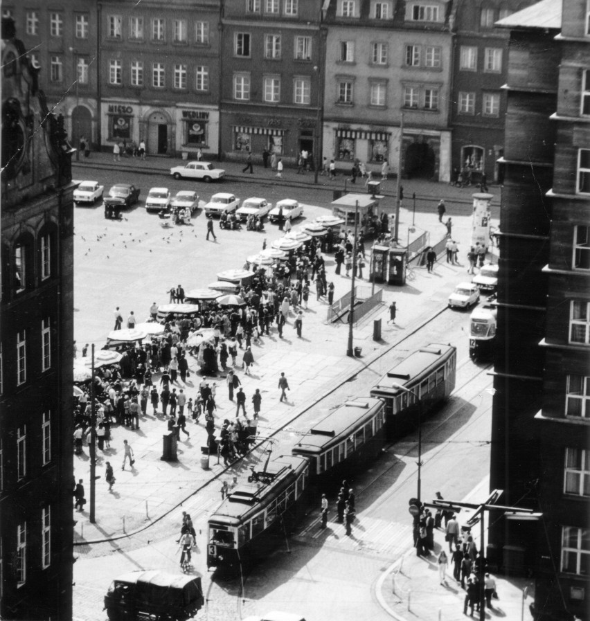 Zdjęcia samochodów na wrocławskich ulicach w latach 70 i 80...