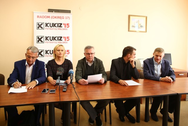 Kandydaci komitetu Kukiz'15 z regionu radomskiego w wyborach do Sejmu i Senatu. Ugrupowanie idzie do wyborów z postulatem zmian konstytucyjnych i rozstrzygania ważnych spraw w referendach. 