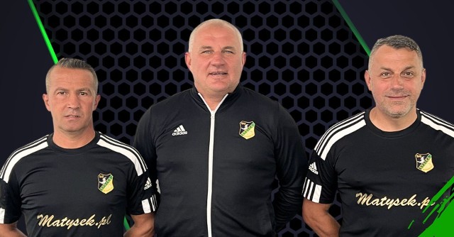 Od lewej: Marcin Kaczmarek - asystent trenera, Tomasz Dymanowski - trener Łysicy Bodzentyn i Arkadiusz Kądziela - asystent trenera.