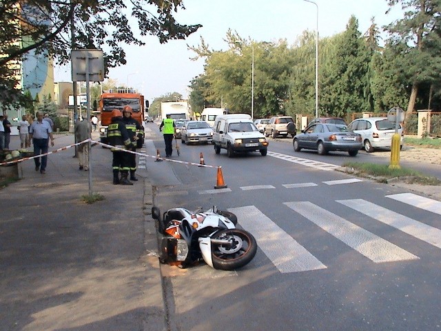Motocykl zatrzymał się na przejściu dla pieszych znajdującym się ponad 130 metrów od miejsca wypadku.