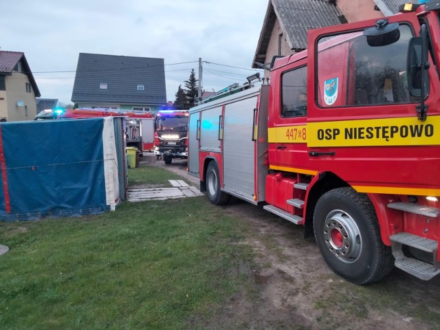 Pożar budynku mieszkalnego w miejscowości Przyjaźń. Na miejscu działało 5 zastępów Straży Pożarnej 14.04.2023