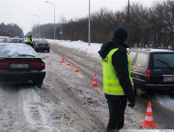 Nalot policji na Krywlany. Auta na lawecie, mandaty i podejrzane BMW (zdjęcia)