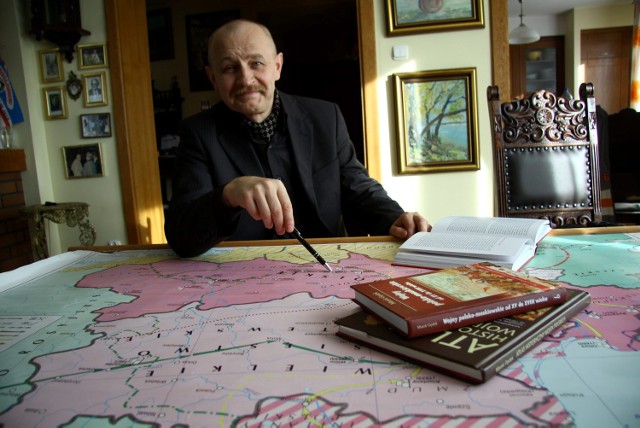 Dr Marek Gędek przygotował mapy do naszej kolekcji „Droga do Niepodległej” i opisy do nich