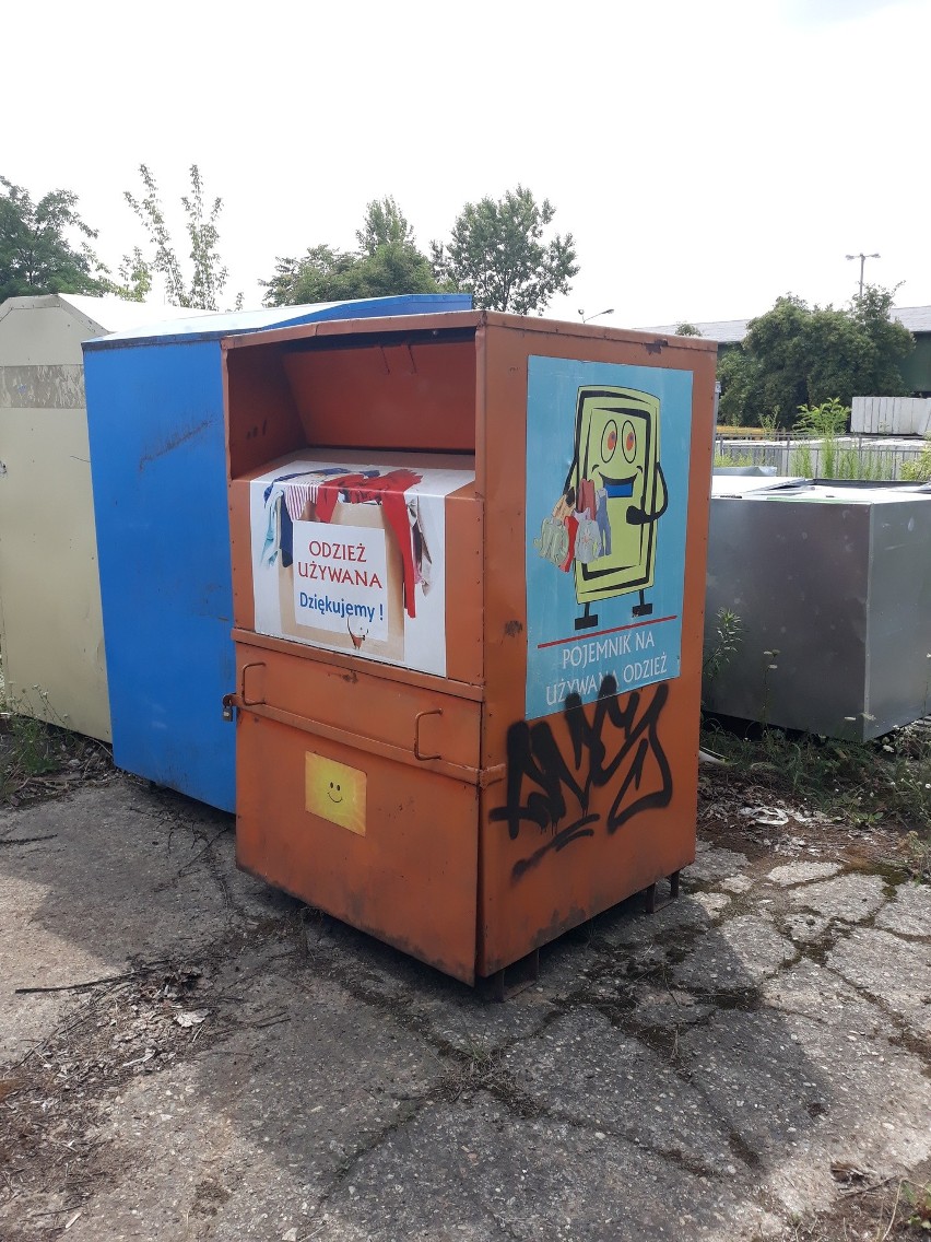 Wrocław walczy z nielegalnymi kontenerami na odzież