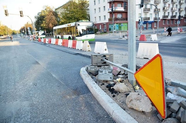 Dziś ma być otwarte dla ruchu m.in. skrzyżowanie al. Piłsudskiego z ul. Częstochowską. Zanim jednak pojedziemy całą aleją, musimy uzbroić się w cierpliwość.