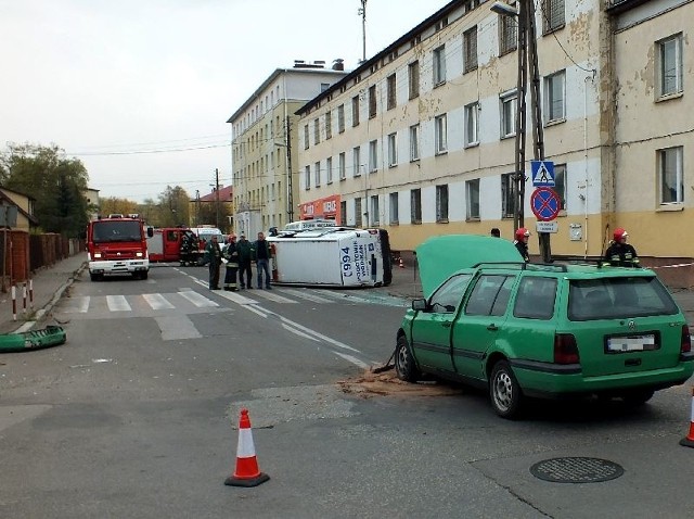 Na skrzyżowaniu ulic Partyzantów i Mrozowskiego zderzyły się dwa samochody. 