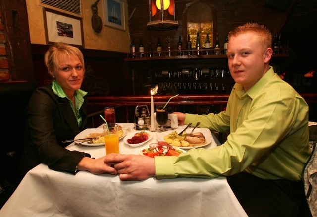 Dzeń Kobiet Aneta i Wojciech (na zdjęciu) spędzili na romantycznej kolacji w restauracji Porto Grande.