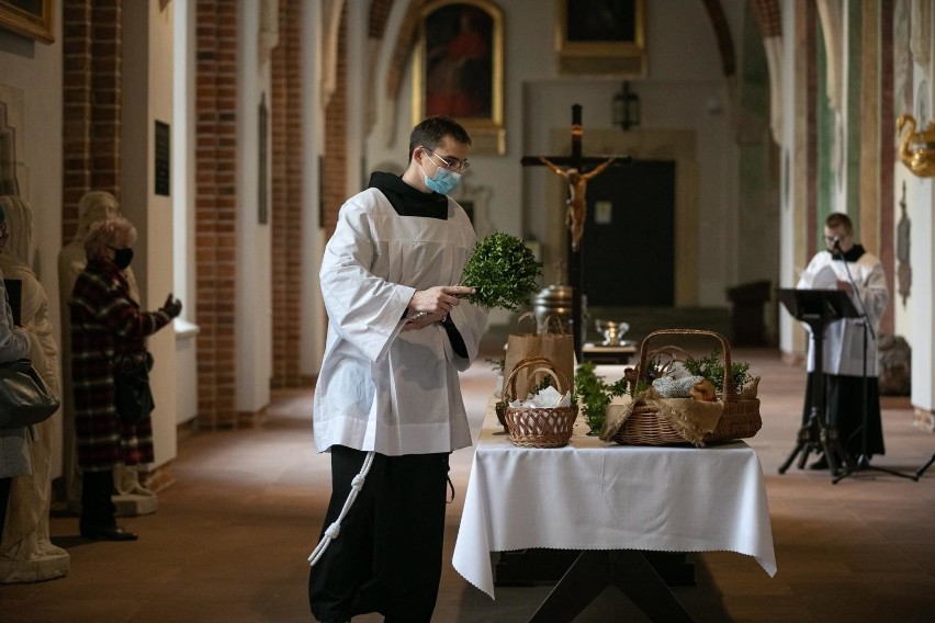 Kraków. Kolejne święta w cieniu pandemii. Jedni Wielkanoc obchodzą tradycyjnie, inni przechodzą na online