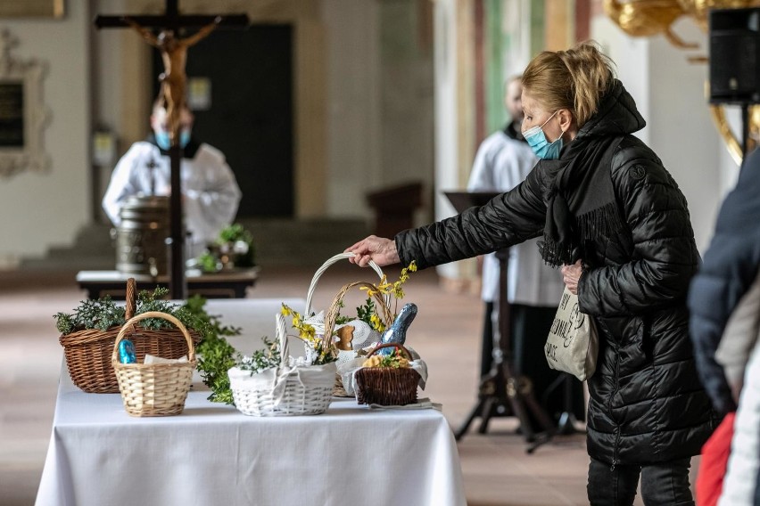 Kraków. Kolejne święta w cieniu pandemii. Jedni Wielkanoc obchodzą tradycyjnie, inni przechodzą na online