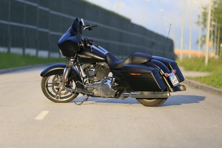 Testujemy: Harley-Davidson Street Glide - nowoczesny...