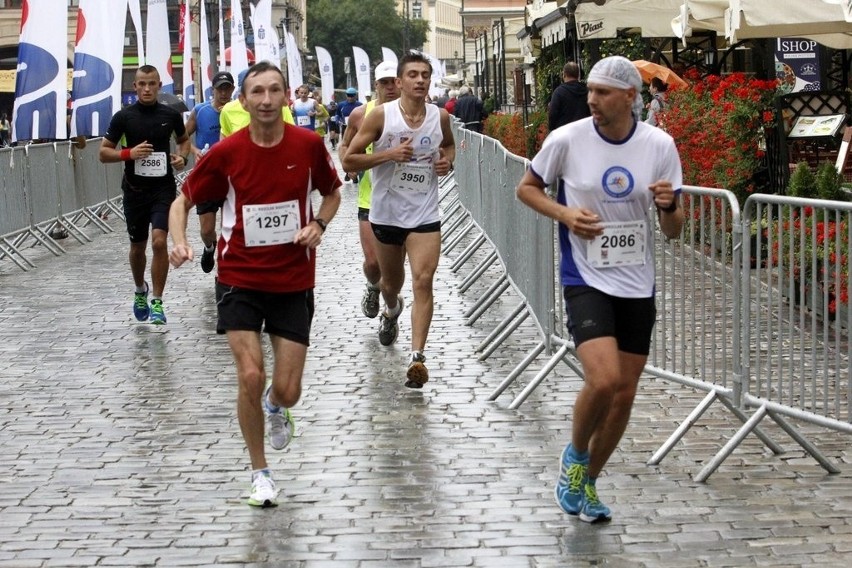 Maraton Wrocław - ZDJĘCIA - zawodnicy z numerami 3801 - 4000