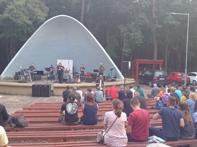 W sobotę 10 lipca na muszli koncertowej w Golubiu-Dobrzyniu wystąpiły dwa zespoły - Bulwar i MYGRENA.