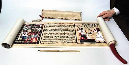 Egipska Księga Zmarłych odtworzona przez artystę.
