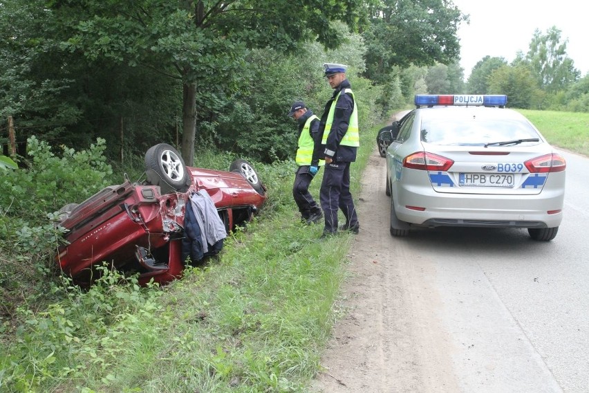 Wypadek na Redyckiej - 10.07.2015. Samochód marki Chrysler...