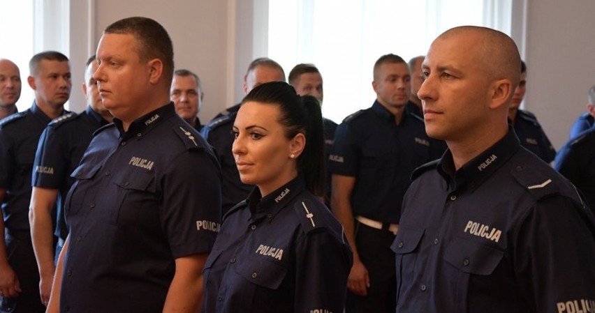 Najlepsi policjanci w województwie podlaskim otrzymali puchary, dyplomy oraz nagrody (zdjęcia)