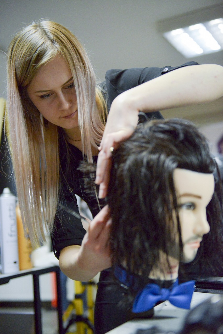 Młodzi fryzjerzy ze Słupska rywalizowali w konkursie.