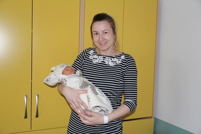 Antosia Bałdyga, córka Adriana i Anny z Ostrołęki urodziła się 2 czerwca. Ważyła 3380 g, mierzyła 56 cm. Na zdjęciu z mamą