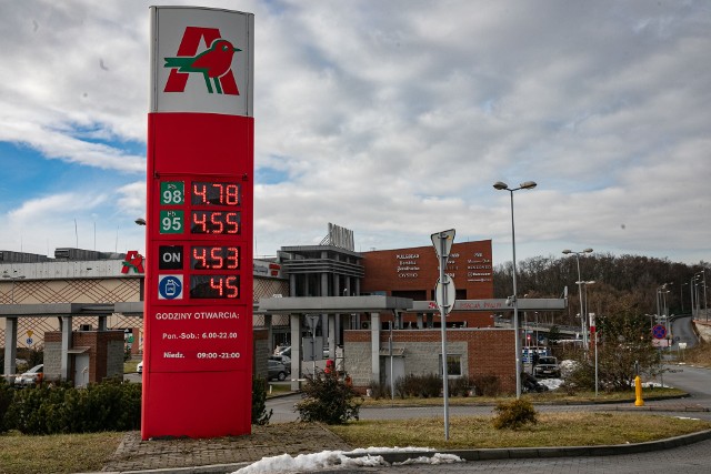 Stacja Paliw Auchan - ul. Kamieńskiego Cena za litr benzyny 95-oktanowej - 4.55