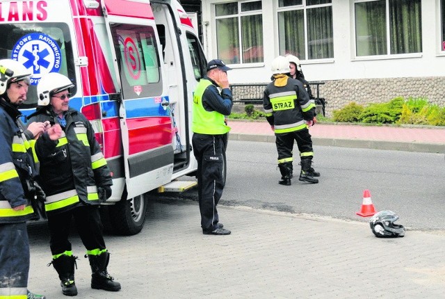 Pierwsi na miejscu tragedii pojawili się ochotnicy z OSP, sąsiadującej z tą, w której służył Bogusław. 22-latka próbowano jeszcze ratować, ale godzinna reanimacja nie przyniosła efektu. Chłopak zmarł