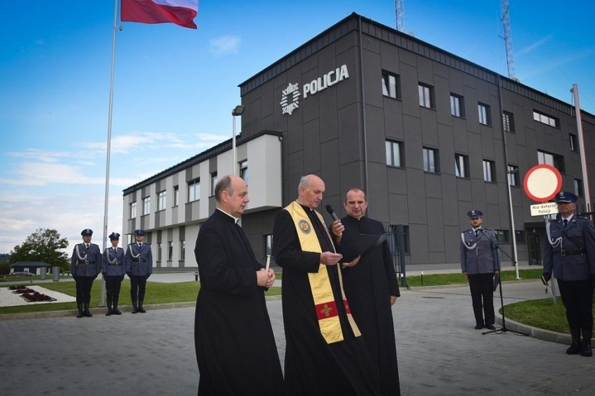 W Lesku otwarto nową siedzibę Komendy Powiatowej Policji. Jest strzelnica i siłownia [ZDJĘCIA]