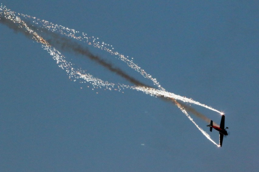 Air Festival Świdnik. Taniec Biało - Czerwonych Iskier na niebie [ZDJĘCIA, WIDEO]